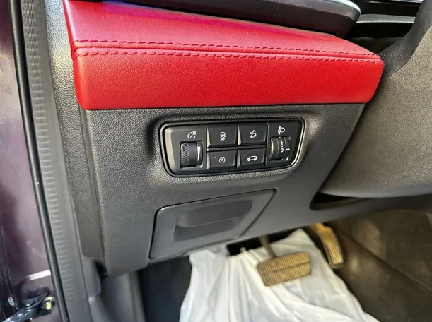 Car image 29