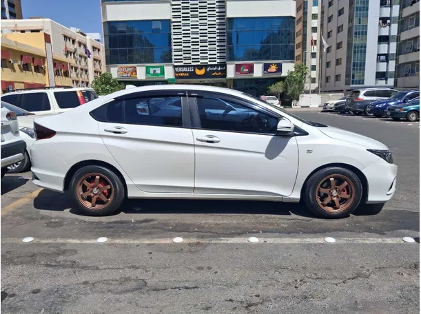 Car image 8