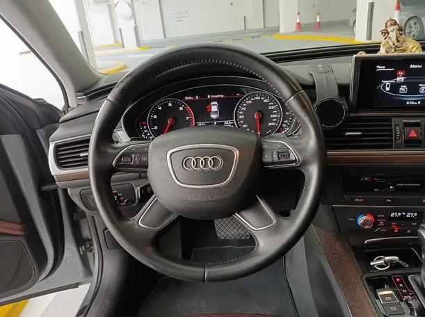Car image 17