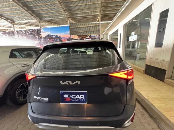 Car image 5