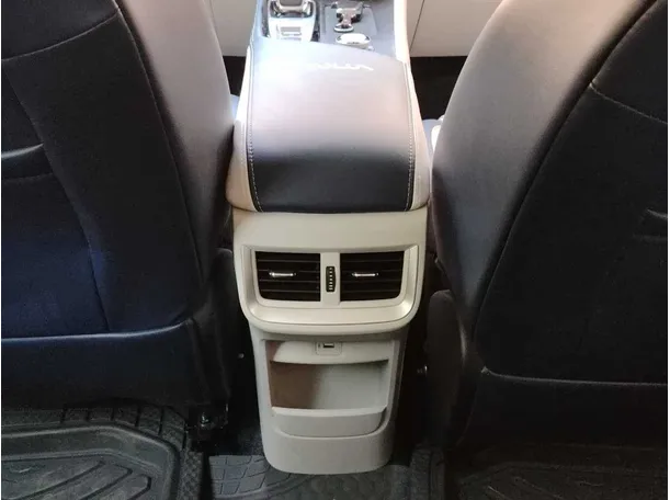 Car image 28