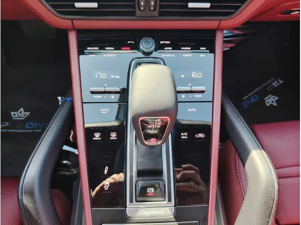 Car image 19