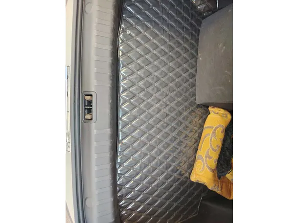 Car image 29