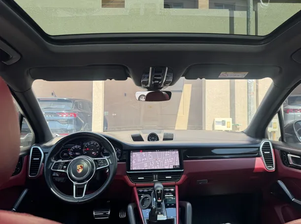 Car image 14