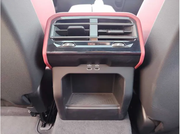 Car image 30