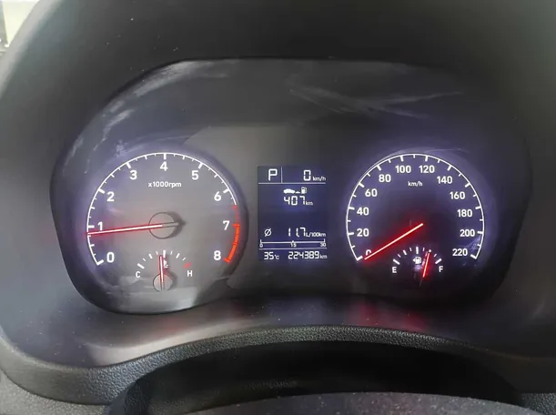 Car image 17