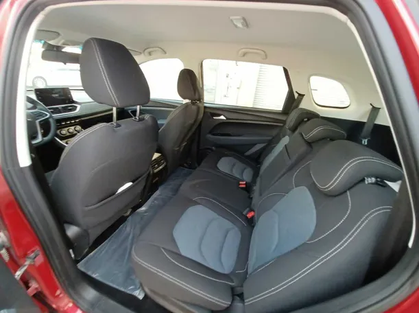 Car image 11