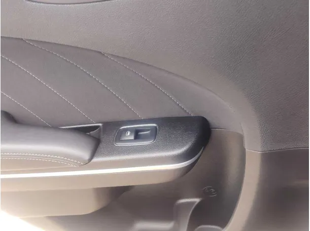 Car image 33