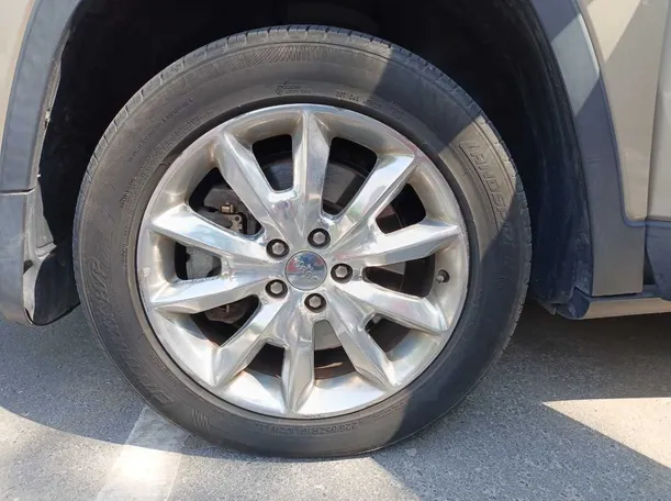 Car image 9