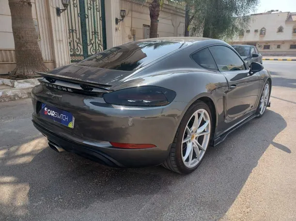 Car image 5