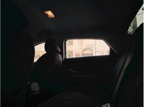 Car image 37