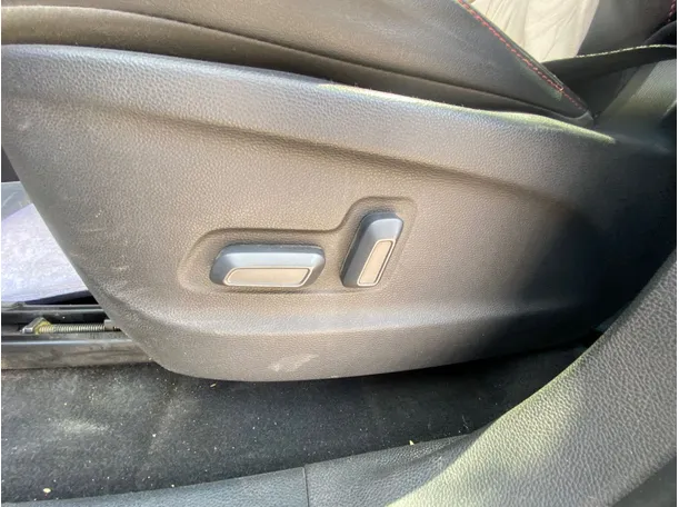 Car image 26