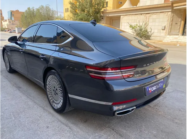 Car image 7