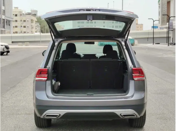 Car image 24