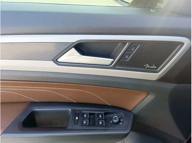 Car image 35