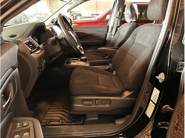 Car image 12