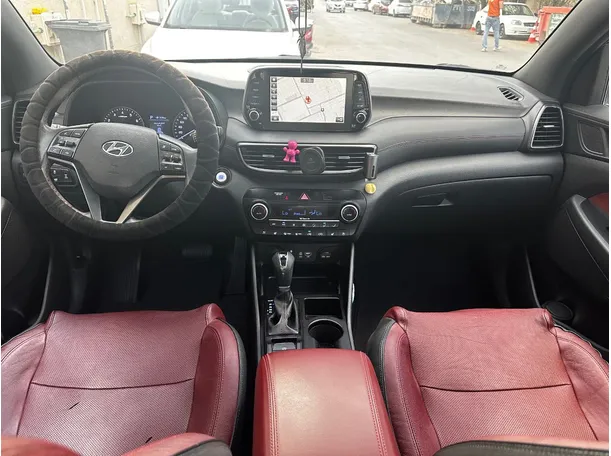 Car image 17