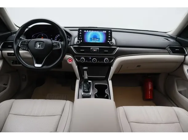 Car image 14