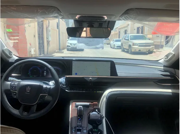 Car image 15