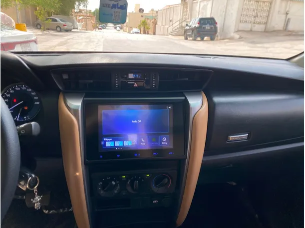 Car image 16