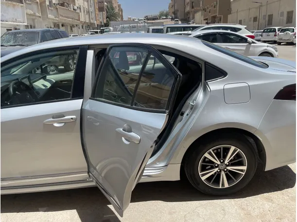 Car image 16
