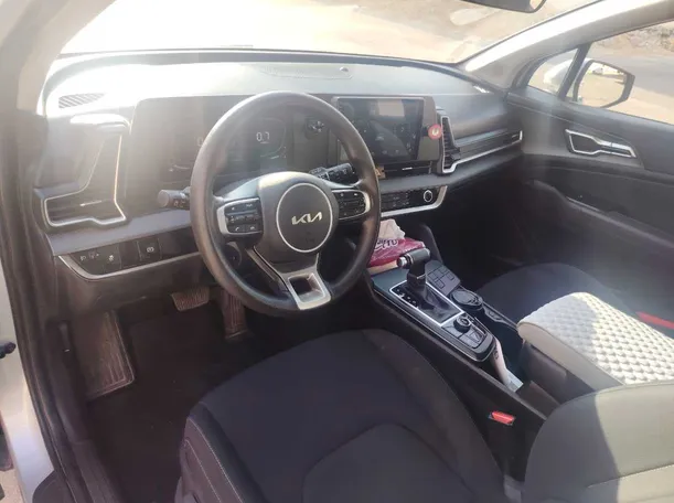 Car image 12