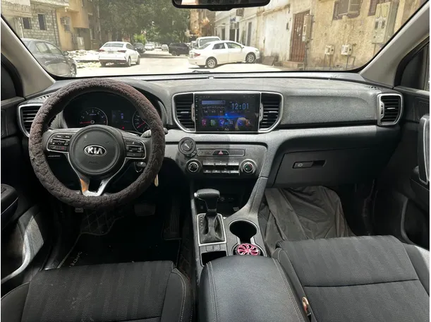 Car image 17