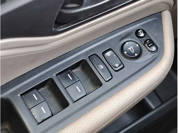 Car image 28