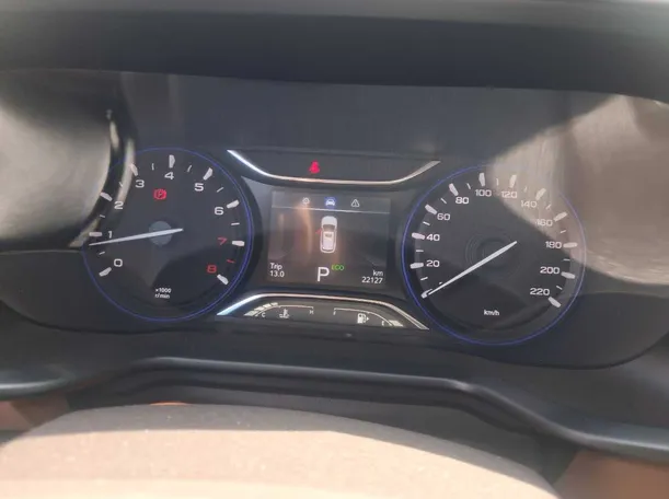 Car image 19