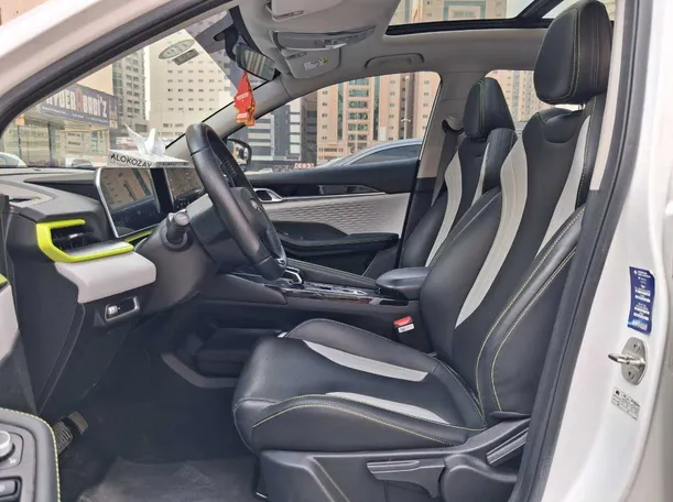 Car image 12
