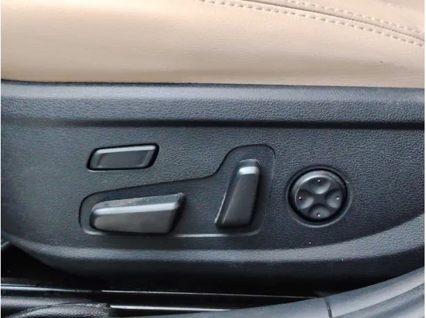 Car image 38