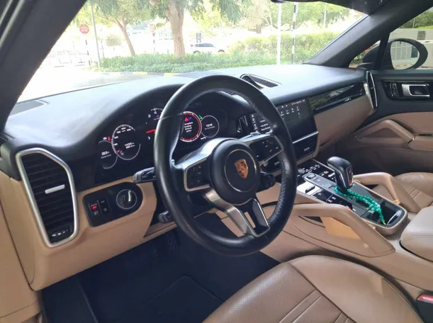 Car image 11