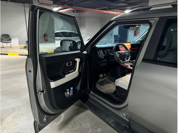 Car image 11