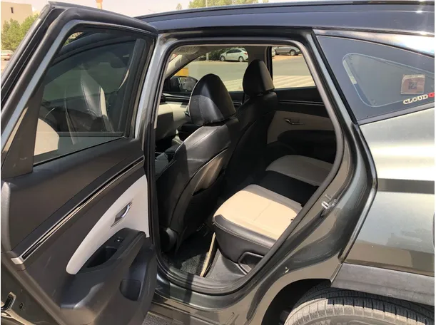 Car image 12