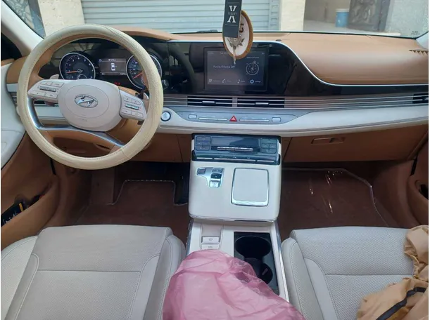 Car image 17