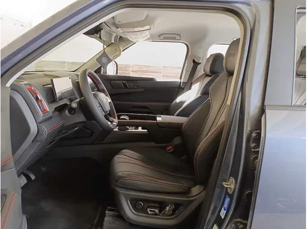 Car image 12