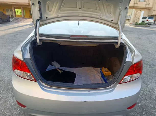 Car image 25