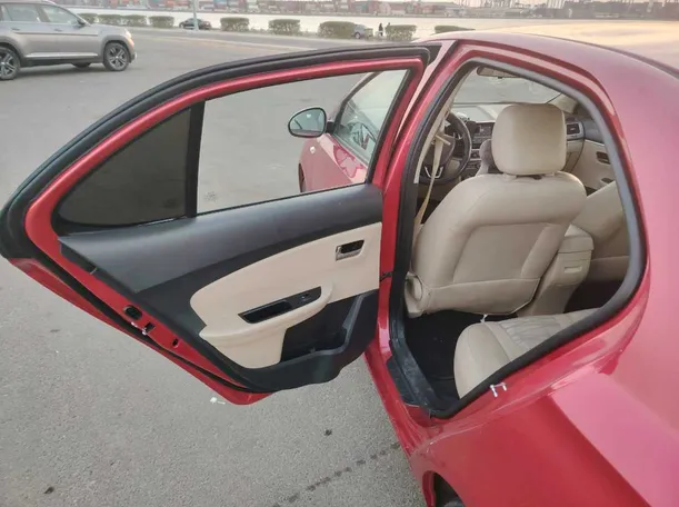 Car image 13