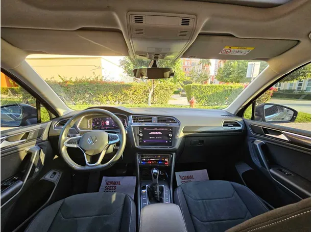 Car image 32