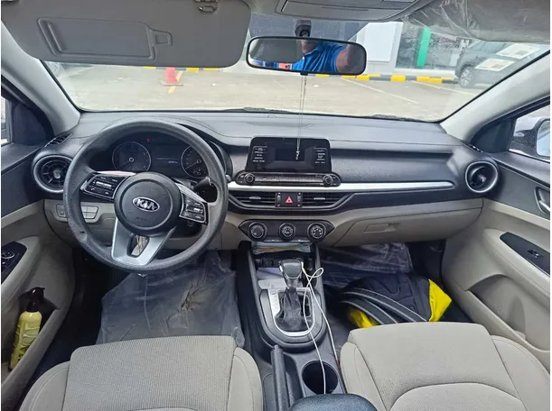 Car image 18