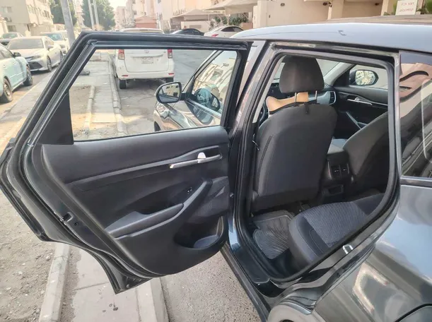 Car image 16