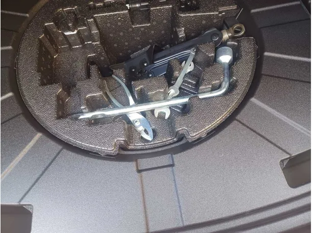 Car image 20
