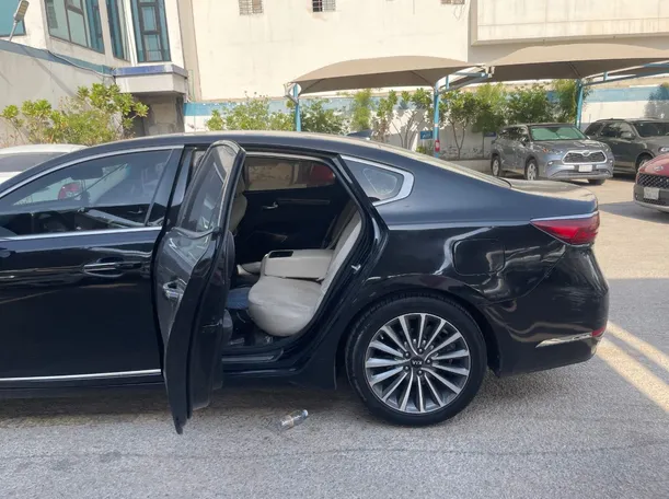 Car image 16