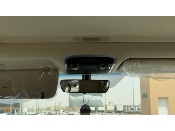 Car image 25