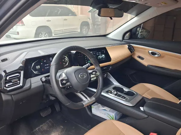 Car image 11