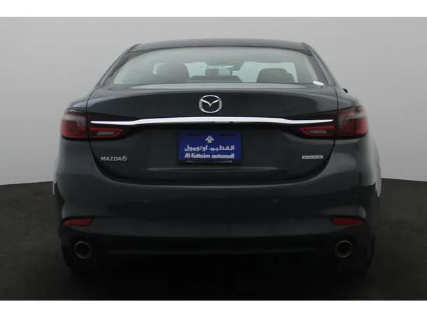 Car image 12