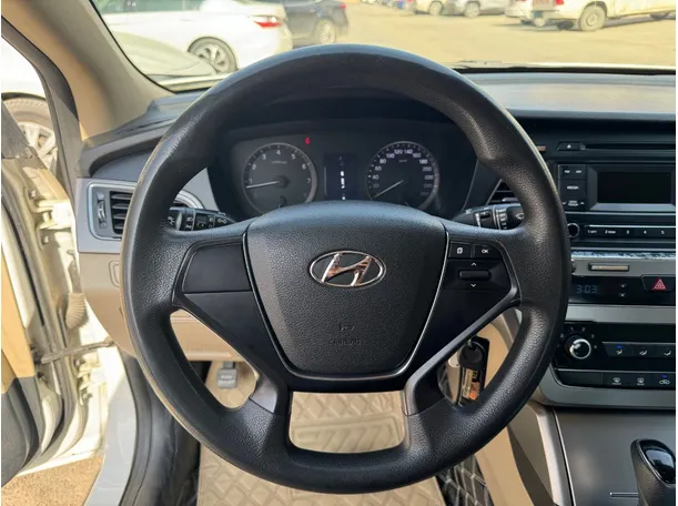 Car image 16