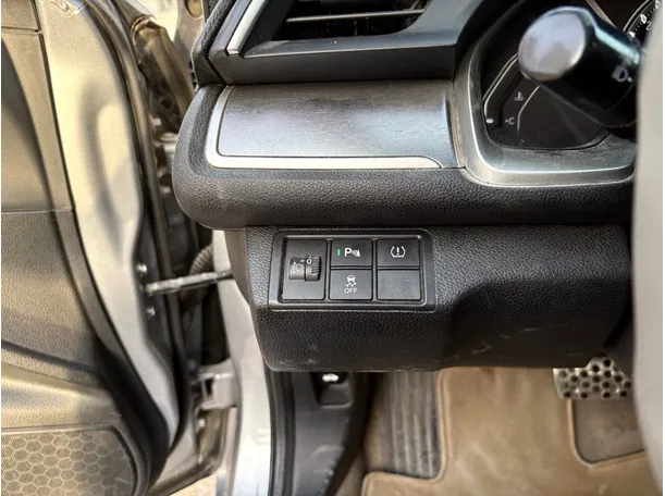 Car image 26