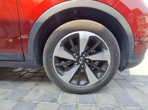 Car image 5