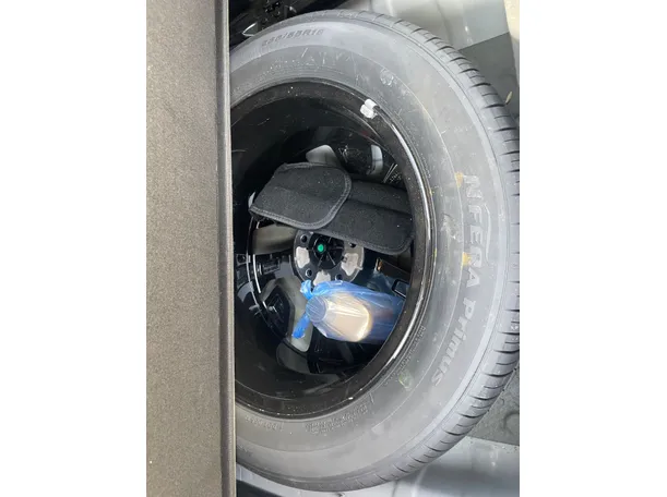 Car image 25